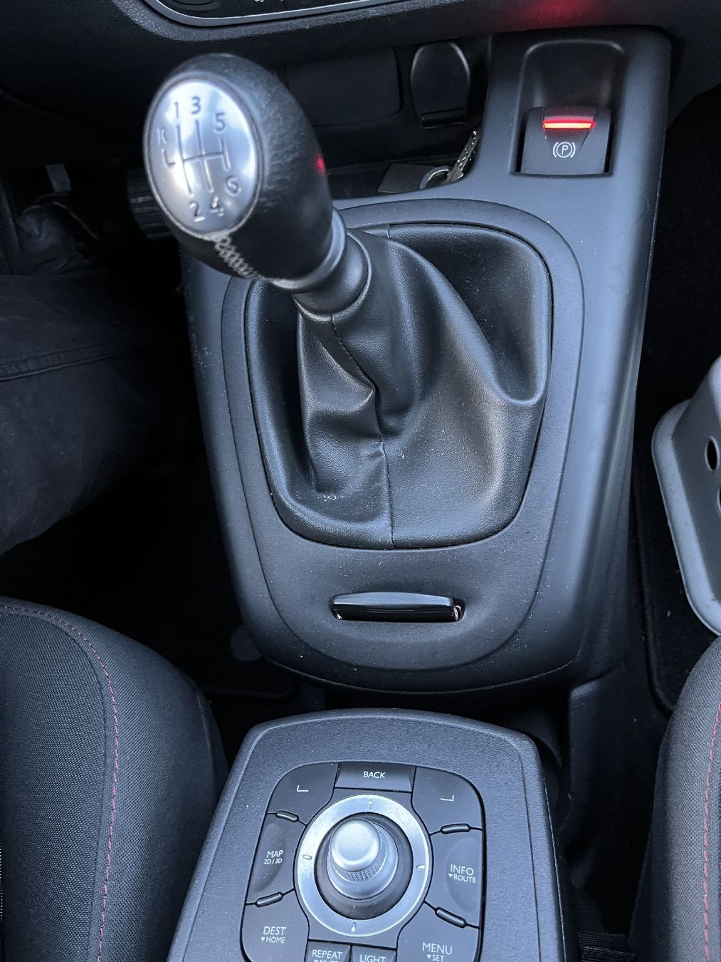 Renault Automobili: Renault Scenic  – Usato da Steffisburg venduto da Muhunthan 3