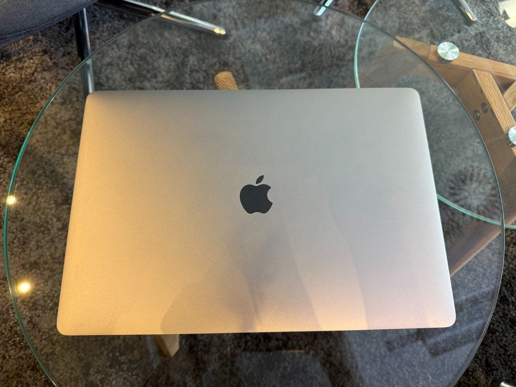 Apple Notebooks: Apple MacBook Pro "Core i7" 2.2 15" Touch/2018 – Gebraucht aus Kriegstetten von GrSheep