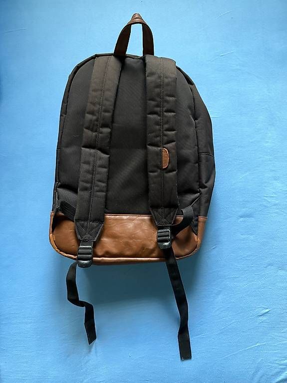 Herschel Zaini: Herschel Rucksack schwarz – Usato da Altendorf venduto da Ga04 1