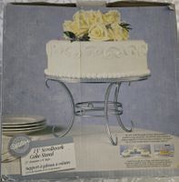 Wilton 13" Scrollwork Tortenständer mit Kristallplatte – Neu