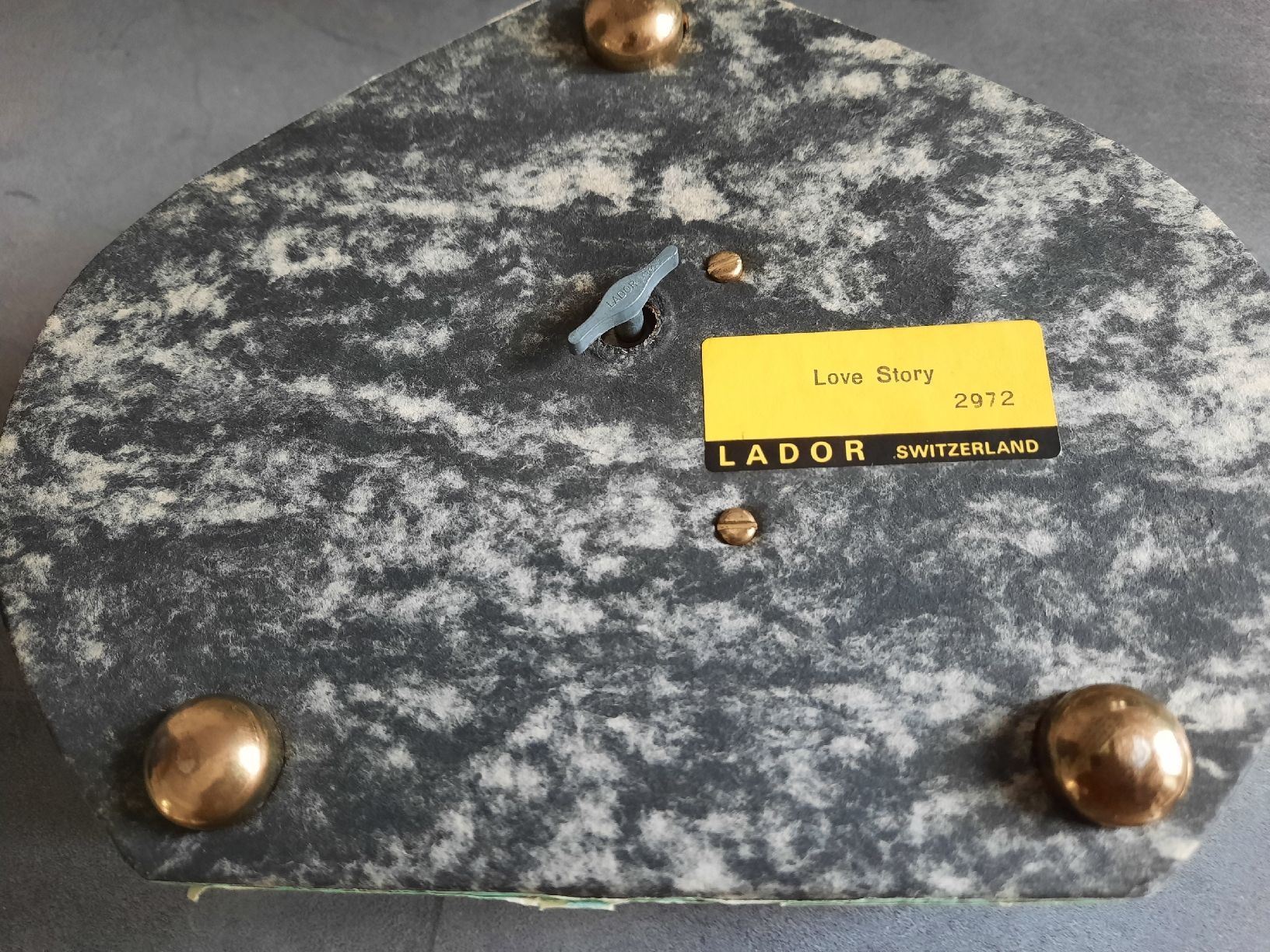 Carillon: BOÎTE à MUSIQUE, SERVICE de MANUCURE – Usato da Le Locle venduto da marylise01 4