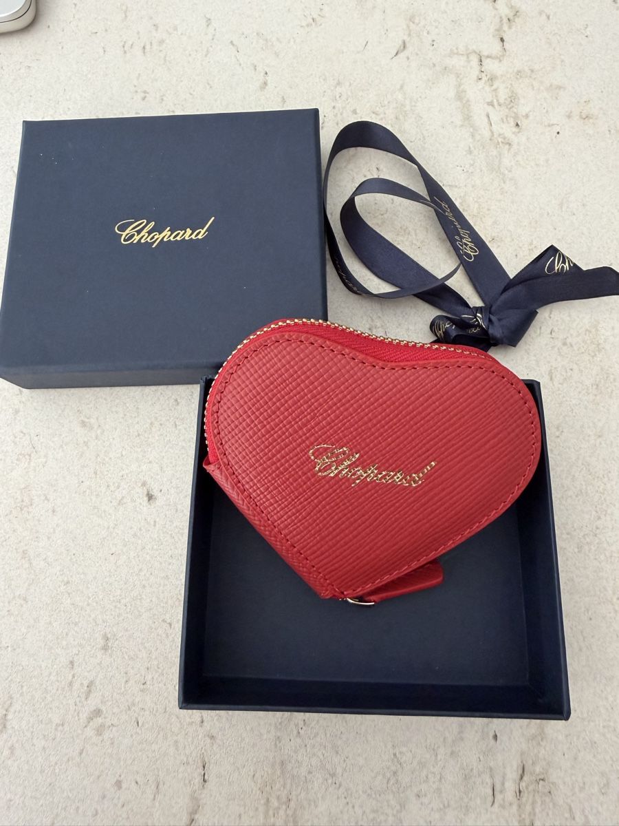 Chopard Portamonete: Chopard Red Heart Coin Purse with Box – Nuovo e nell'imballaggio originale da Zürich venduto da Pandainlondon