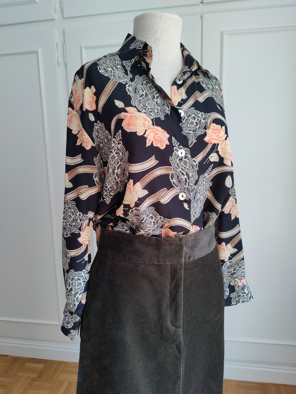 Camicette: Vintage Pure Silk Patterned Shirt Button-Up Blouse – Usato da La Tour-de-Peilz venduto da dAutrefois