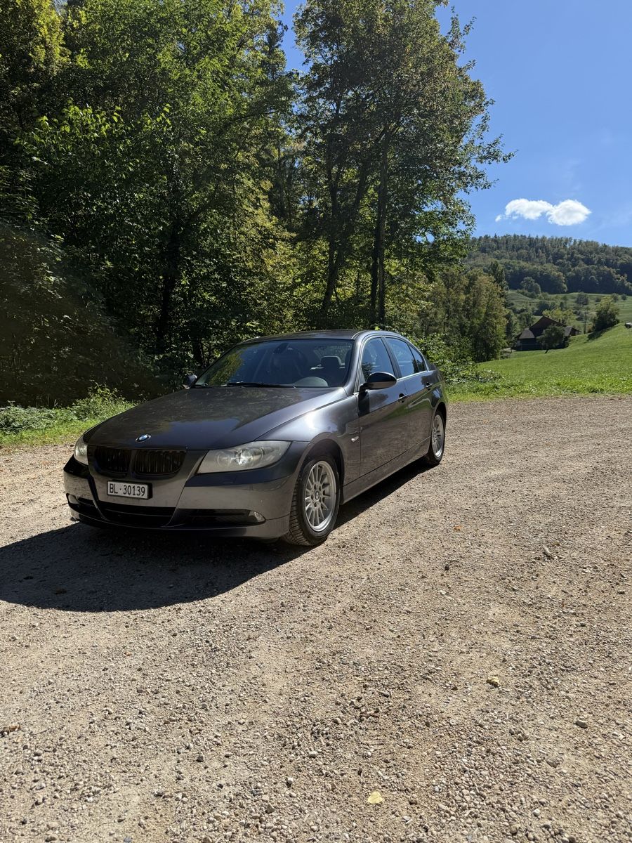BMW Automobili: BMW 325xi E90 Limousine Handschalter – Usato da Arboldswil venduto da Jaromunimog 1
