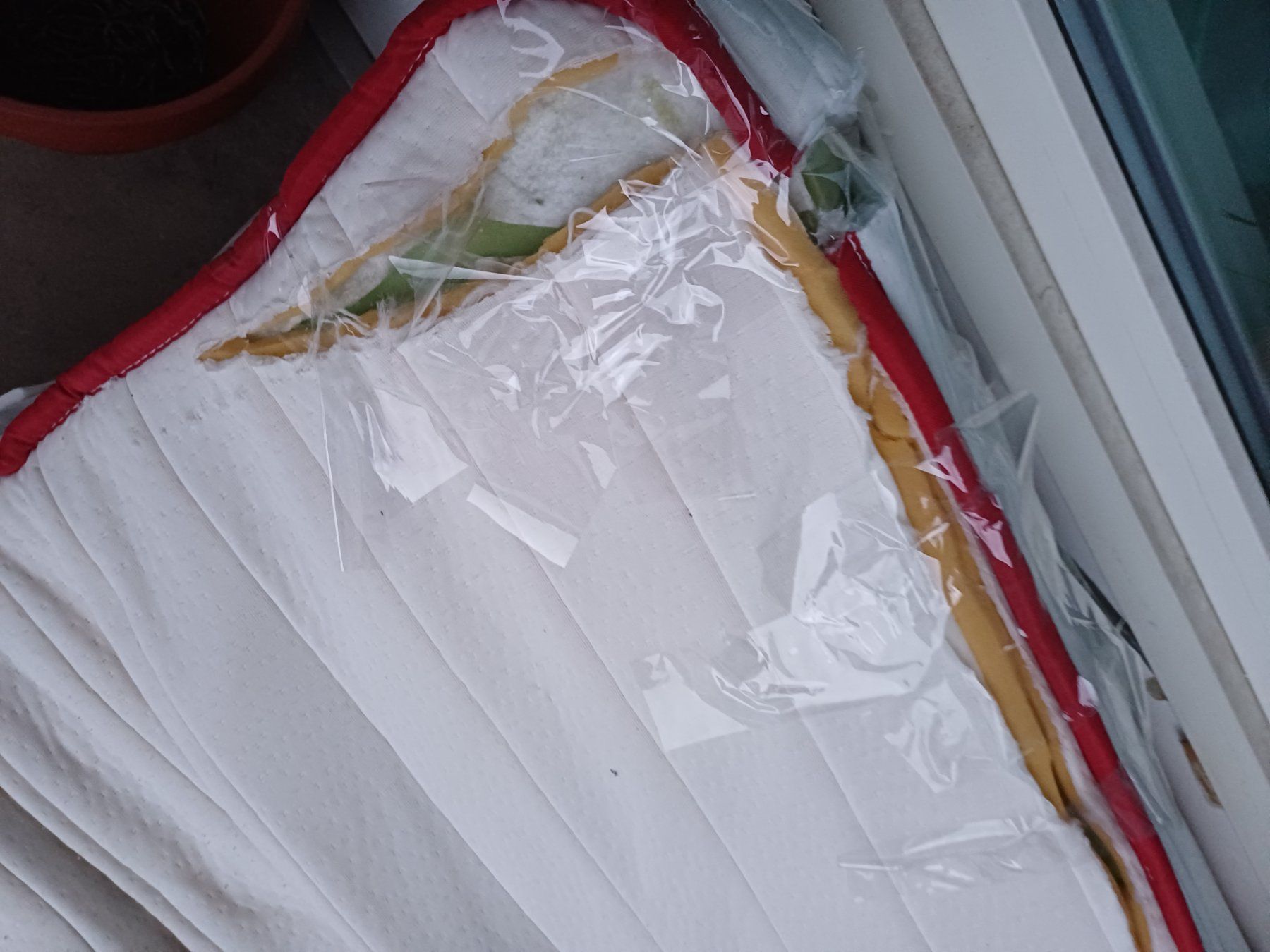 Materassi: Matratzen   doppelbett.  Kaputt oben.  Gratis – Difettoso da Bern venduto da Mariaangie 1