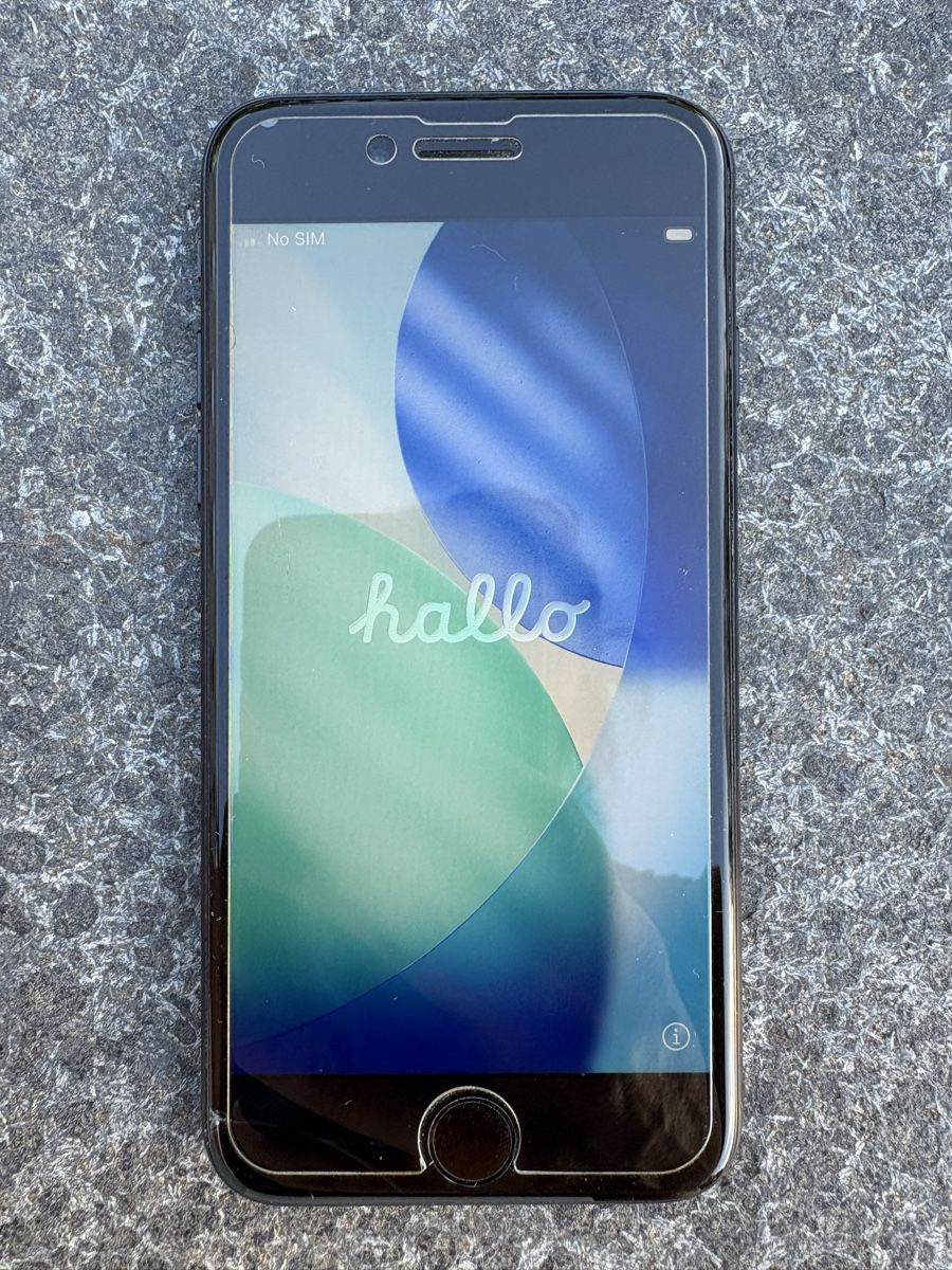 Apple Portables: Iphone SE, black, 128GB – D'occasion à Oberglatt ZH par hotess74