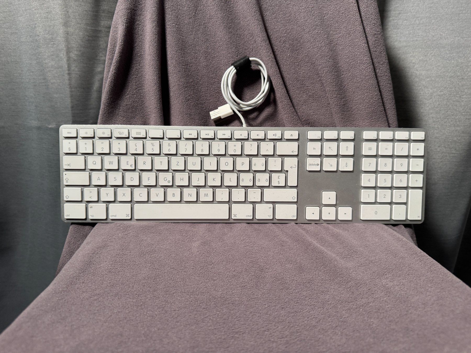 Apple Tastiere: Apple Keyboard / Tastatur // Swiss German Layout – Usato da Lugano venduto da d_ferrari
