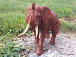 Kleiner Elefant aus Holz.