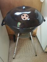 Barbecue boule au charbon de bois avec couvercle  Bon état