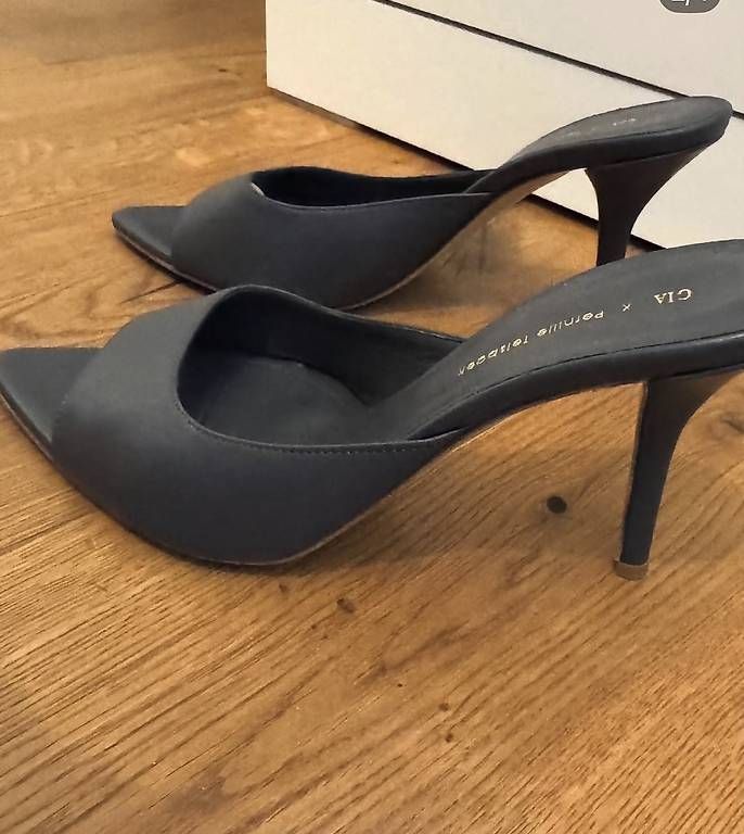 Scarpe da donna: Gia Borghini Sandals – Usato da Adligenswil venduto da TST04 1
