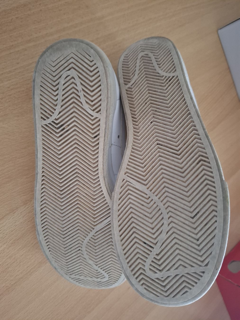 Nike Chaussures filles: Baskets Nike blanches t.36 – D'occasion à givisiez par odilev 2