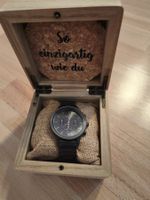 Coole HOLZMANN Uhr in Box, wie neu, perfekt als Geschenk!
