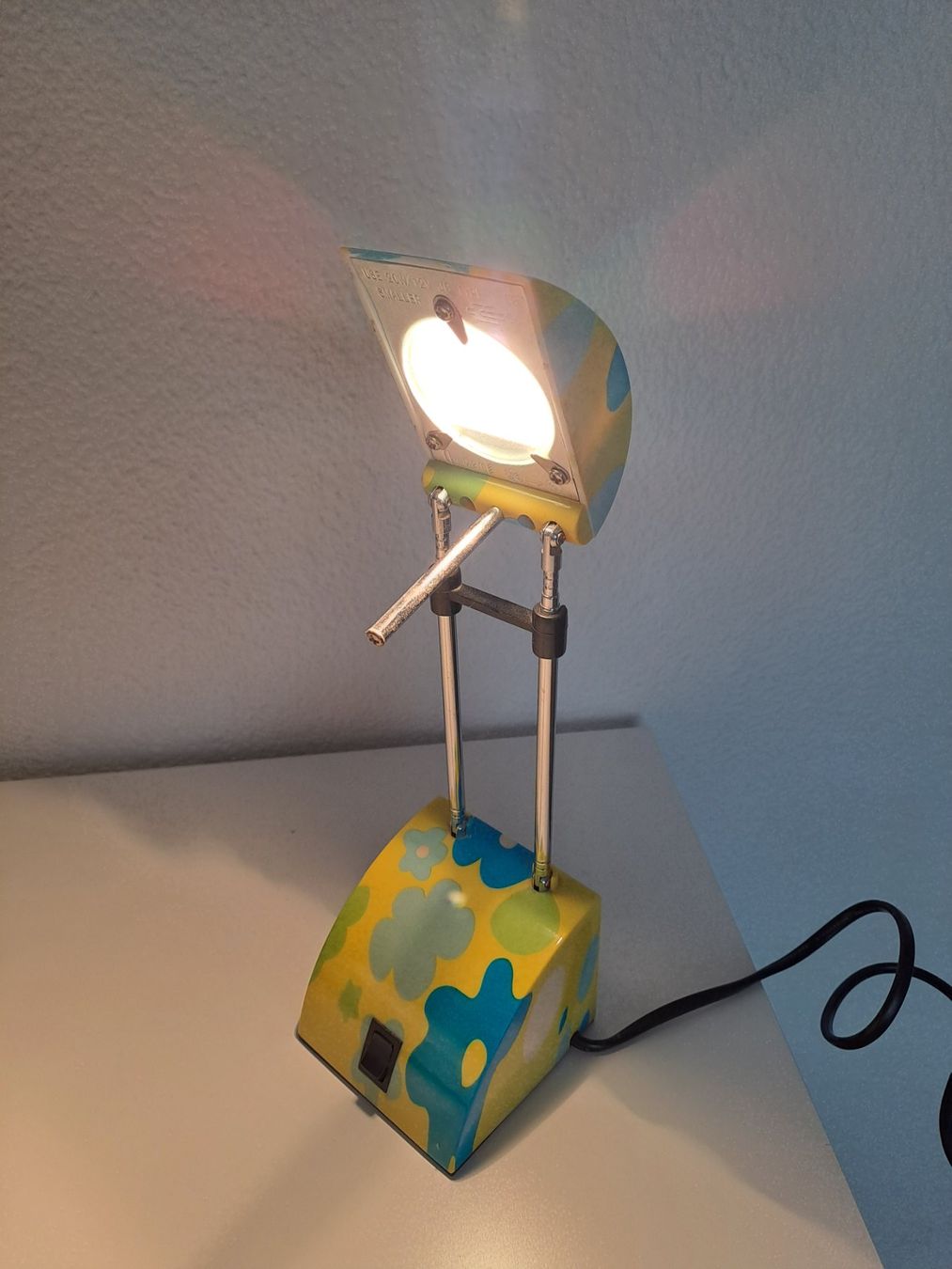 Conforama Lampade: Schreibtischlampe mit Blümchenmuster – Usato da Ettiswil venduto da PatriziaL10