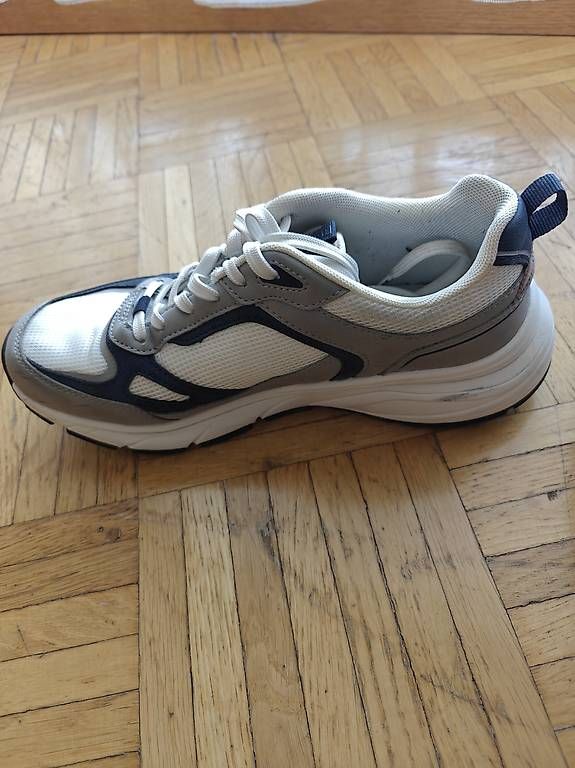 Chaussures hommes: Sneaker Bench, Grösse 41 – D'occasion à Samedan par t_p_8nvs 2