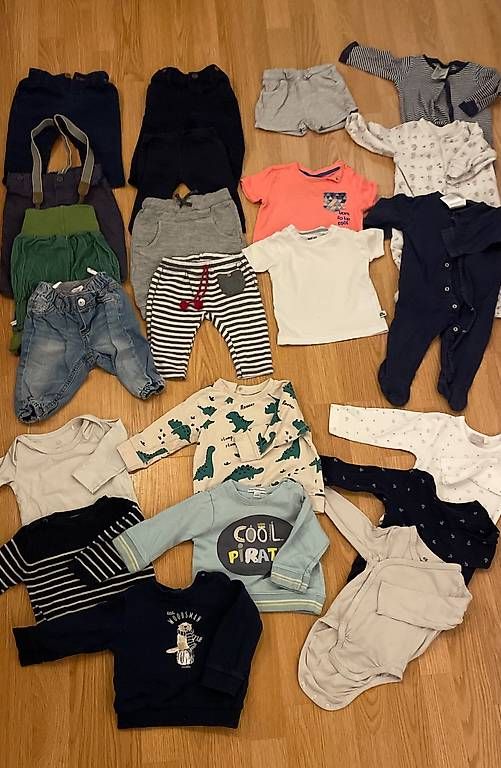 Lotti & Set di vestiti: Kleiderpaket Grösse 68 im Set oder einzeln  – Usato da Murten venduto da ka_koen
