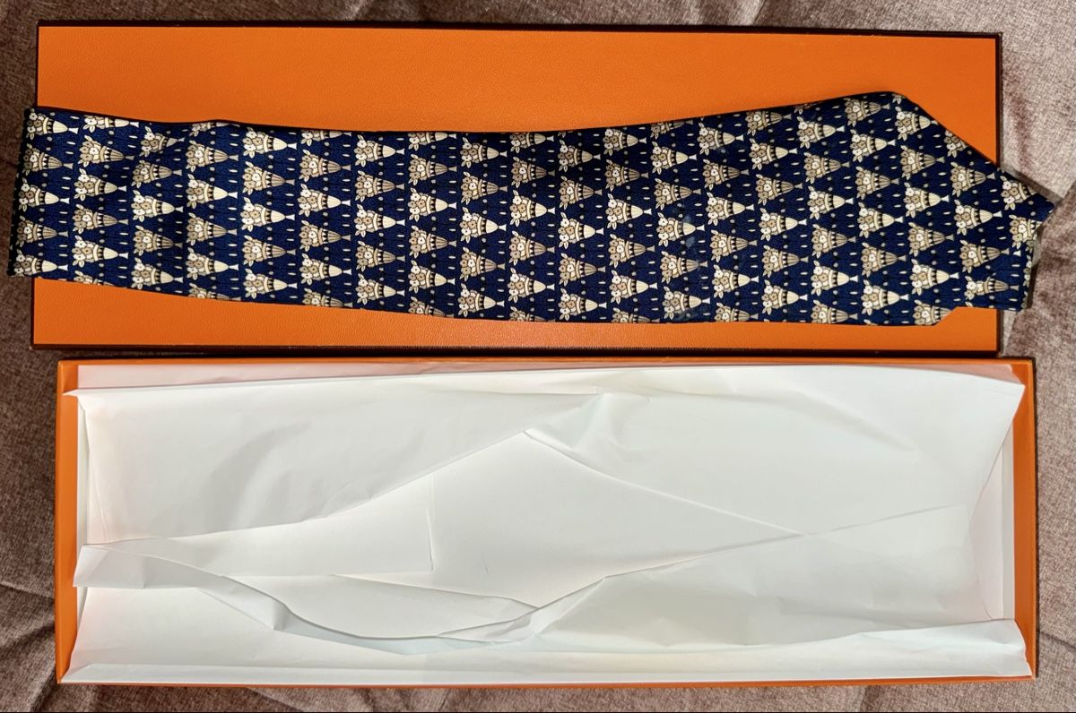 Hermès Cravatte: Hermès - Silk Tie – Nuovo (secondo la descrizione) da Collonge-Bellerive venduto da alejan_0984