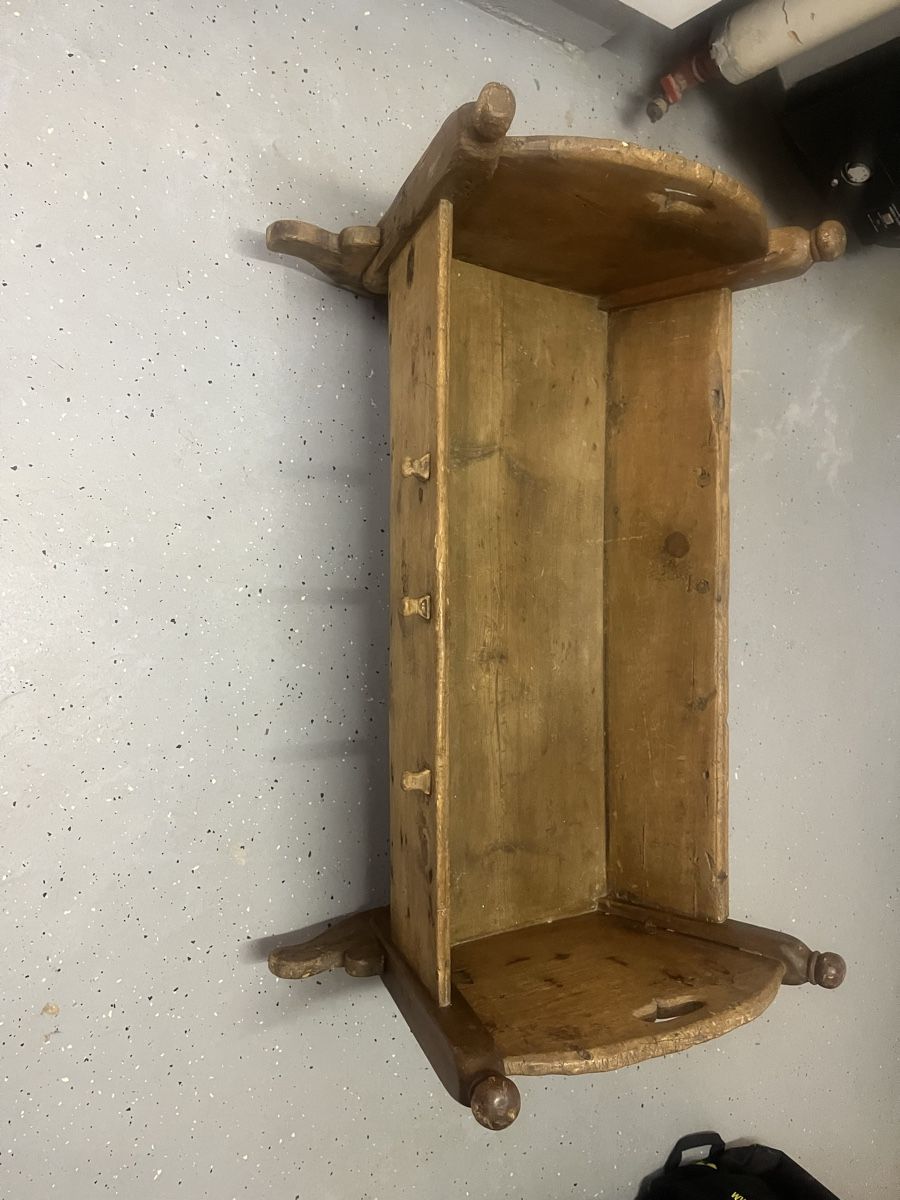 Articoli in legno: Antike Hollzwiege mit Herzsymbol – Usato da Wiggen venduto da mfgUrs 3