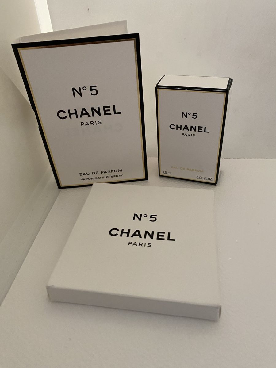Chanel Profumi & Eau de Toilette: Miniatures et bracelet Chanel No5 – Nuovo e nell'imballaggio originale da Bouveret venduto da wes_7zll 1