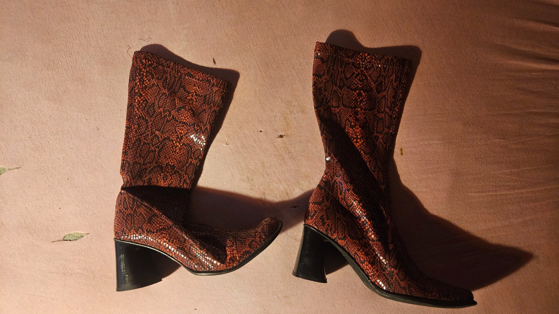 Scarpe da donna: Stiefel mit dehnbarem Schaft, Absatzhoehe 7cm – Usato da Feldbrunnen venduto da Kolosseum111 1