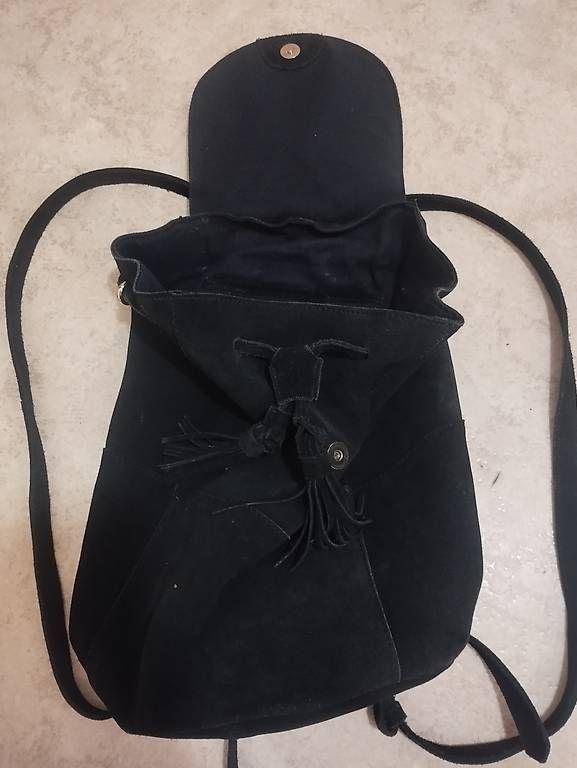 Sacs à dos: Schwarzer Rucksack Wildleder – D'occasion à Bern par BoogiewoogieX 1