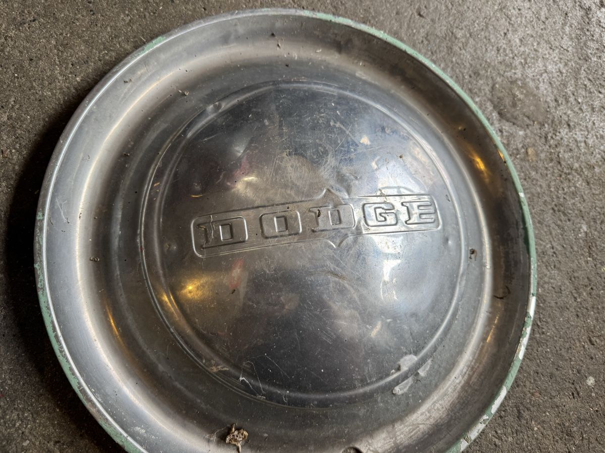 Dodge Tutti pezzi di ricambio auto: Dodge Oldtimer Chrom Radkappen Raddeckel – Usato da Thusis venduto da Radkeil 1