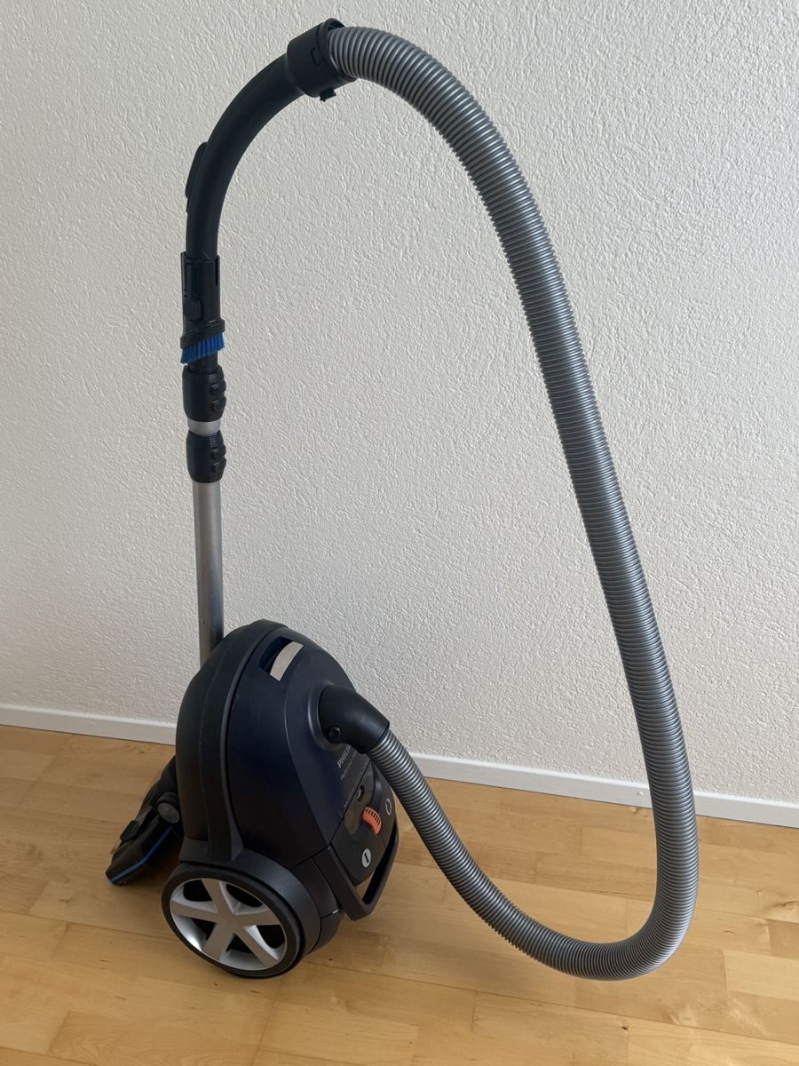 Philips Aspirapolveri & Accessori: Philips Staubsauger Performer Silent – Usato da Cham venduto da CBirinci