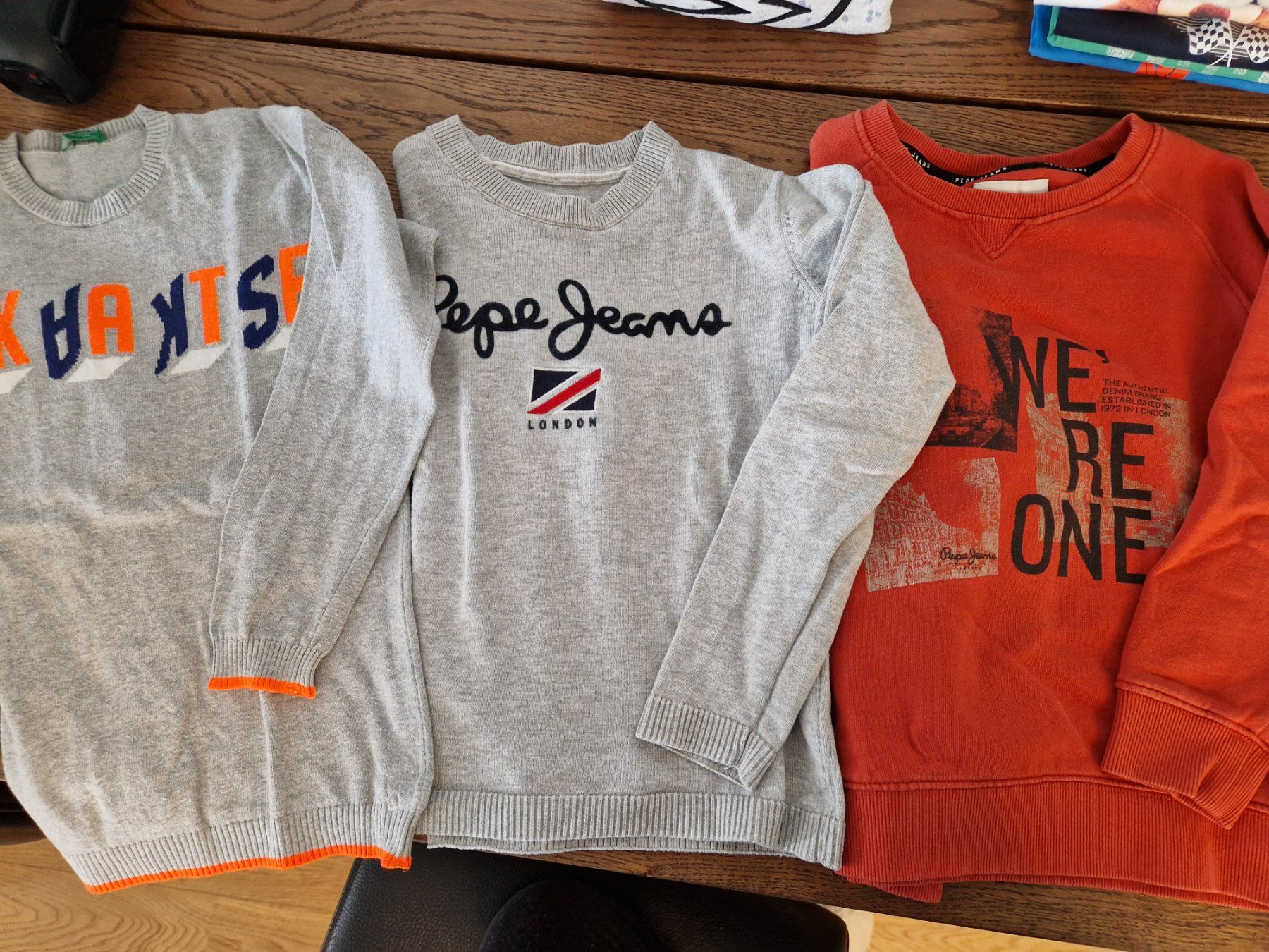 Pepe Jeans Lotti & Set di vestiti: Pullover Pepe Jeans und Benetton Gr. 128 3 Stk. – Usato da Davos-Dorf venduto da Bpelikan 1