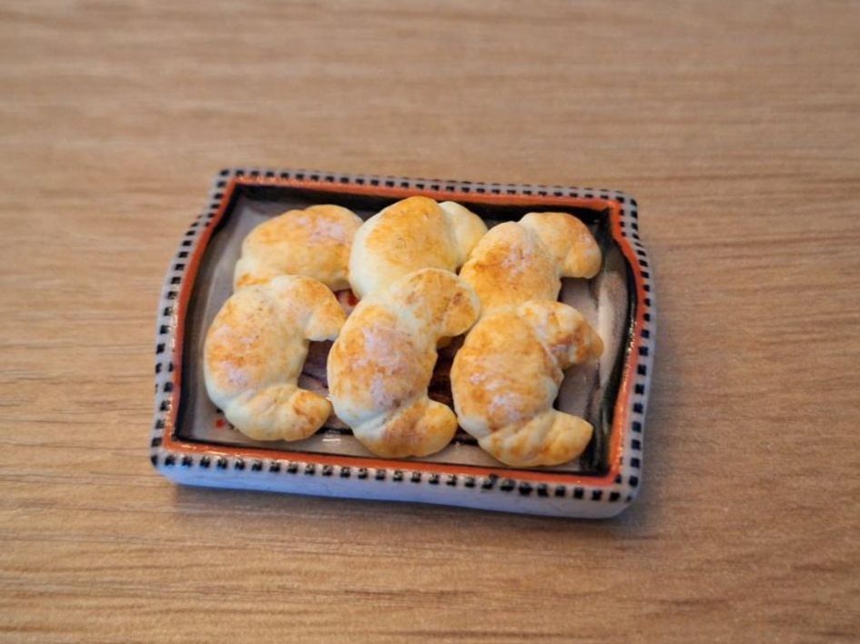 Case e mobili per bambole: Handmade Gipfeli Tablett – Nuovo (secondo la descrizione) da Zürich venduto da HandmadeTinyFood