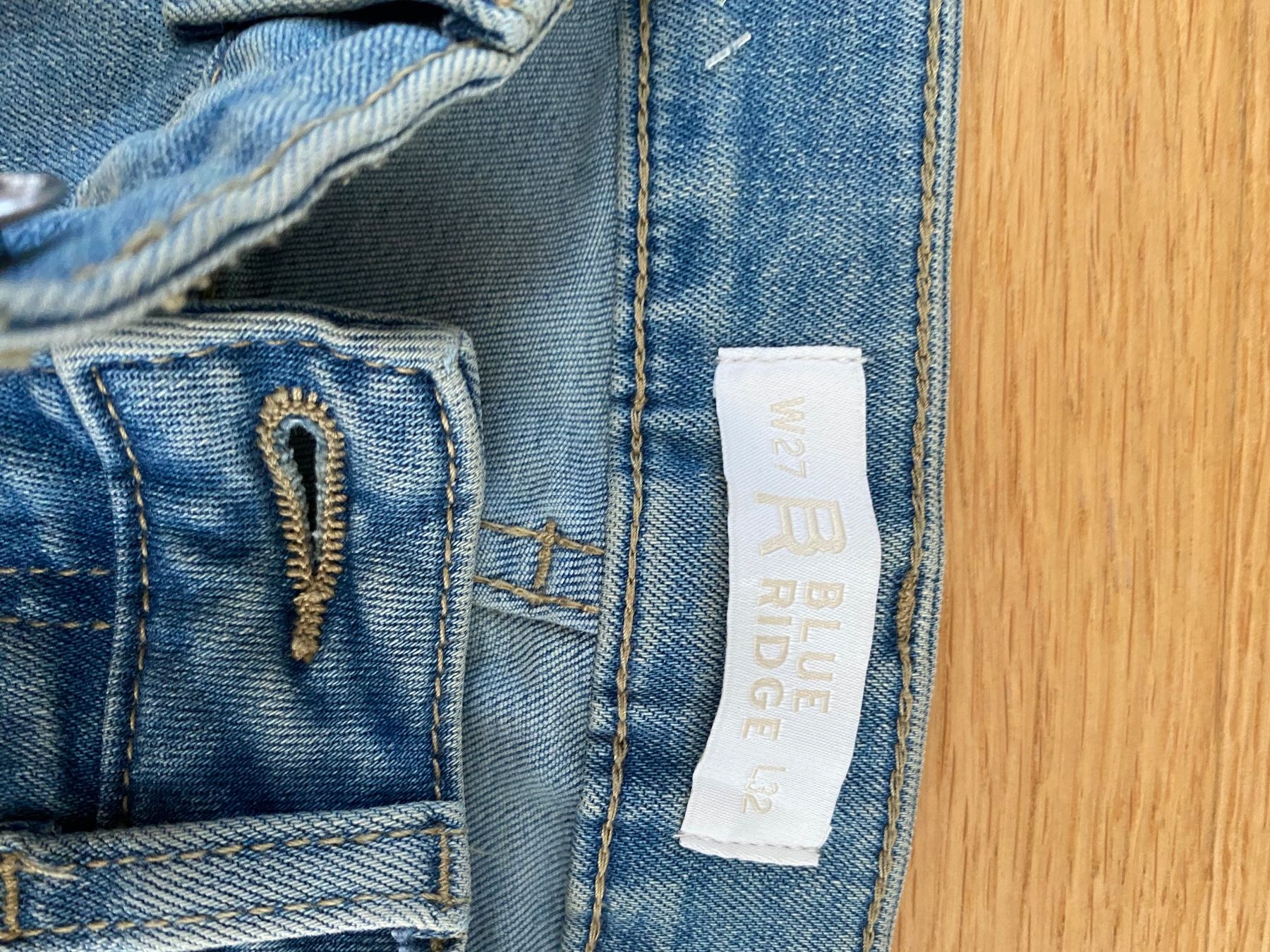 Jeans: jean w27 high rise flared – Usato da Luzern venduto da luc_hg6y 2