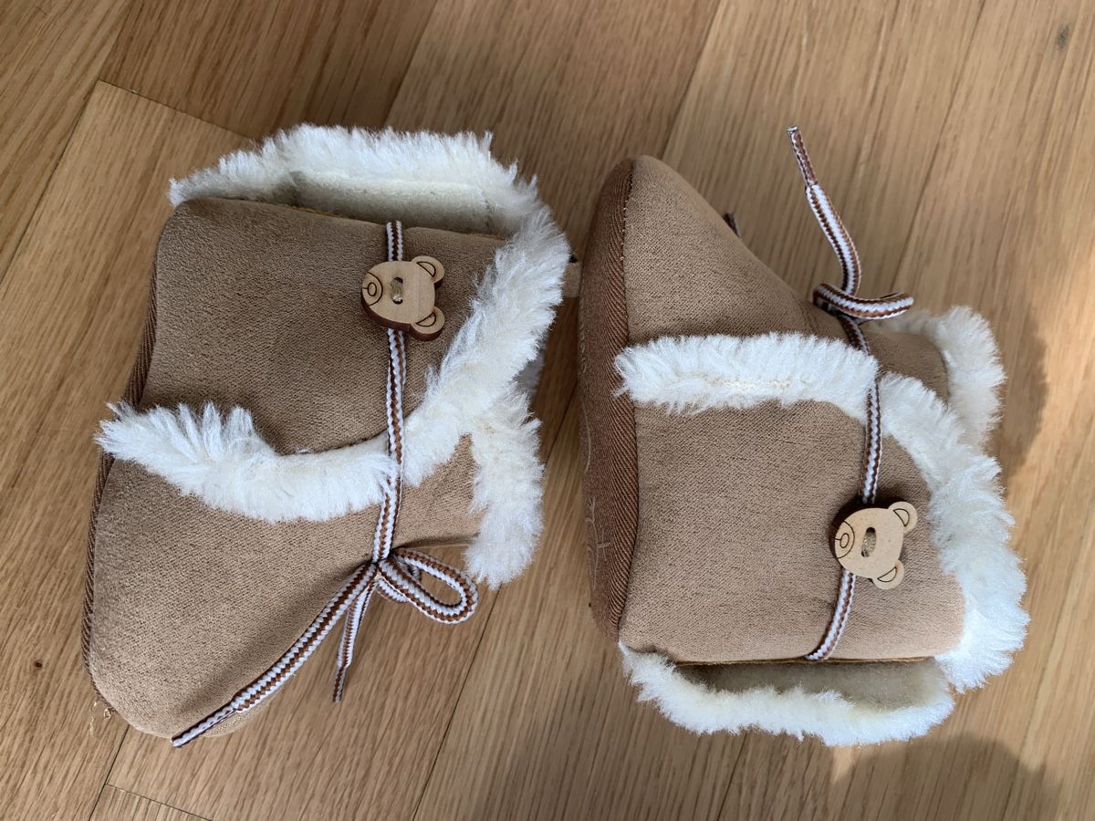Scarpe per ragazzi: Süesse, warme Winter-Babyschuhe – Usato da Unterägeri venduto da Globi8634 1