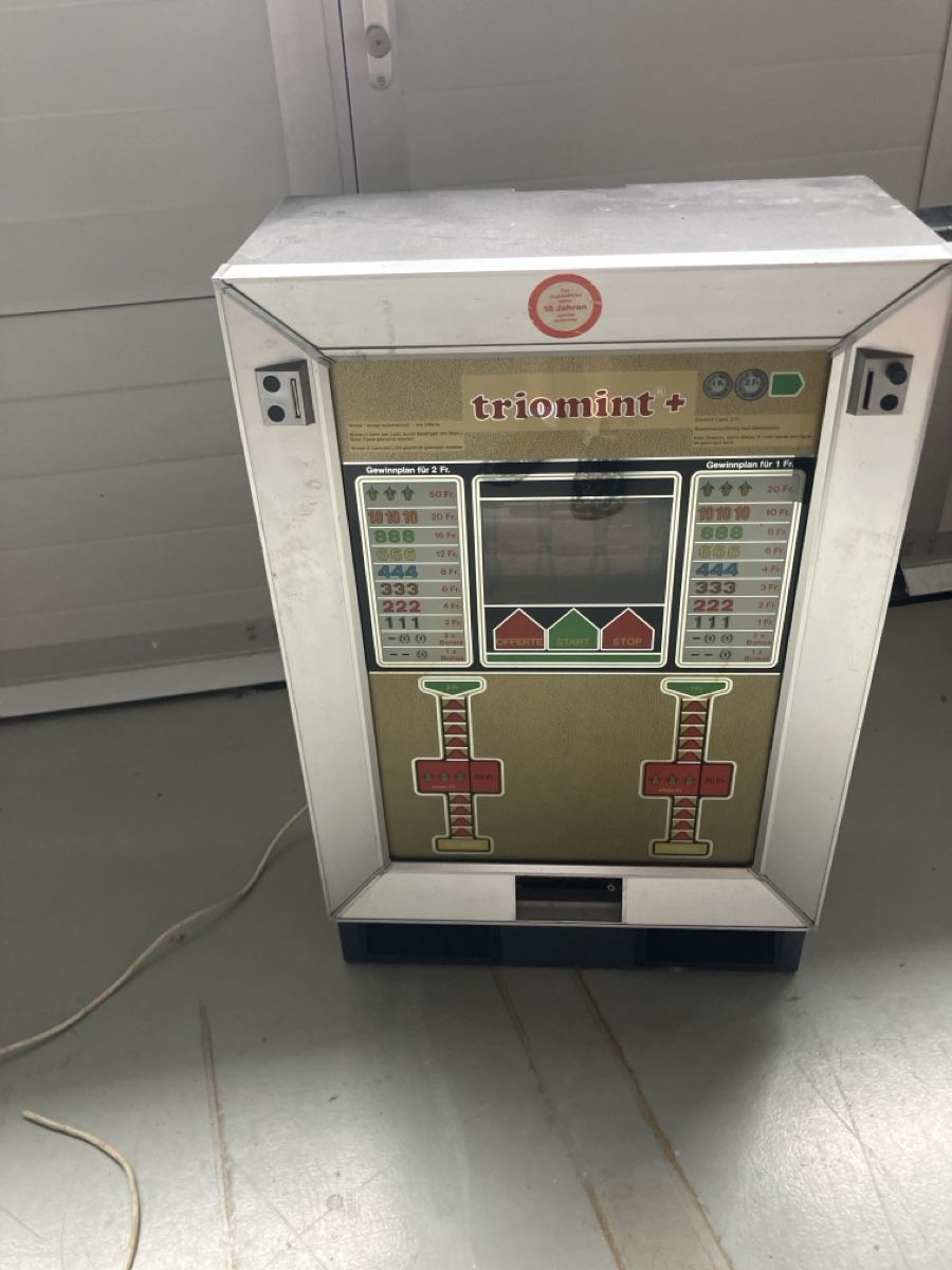 Slot Machine: Spielautomat 2x triomint – Usato da Birrwil venduto da nicole86ch 1