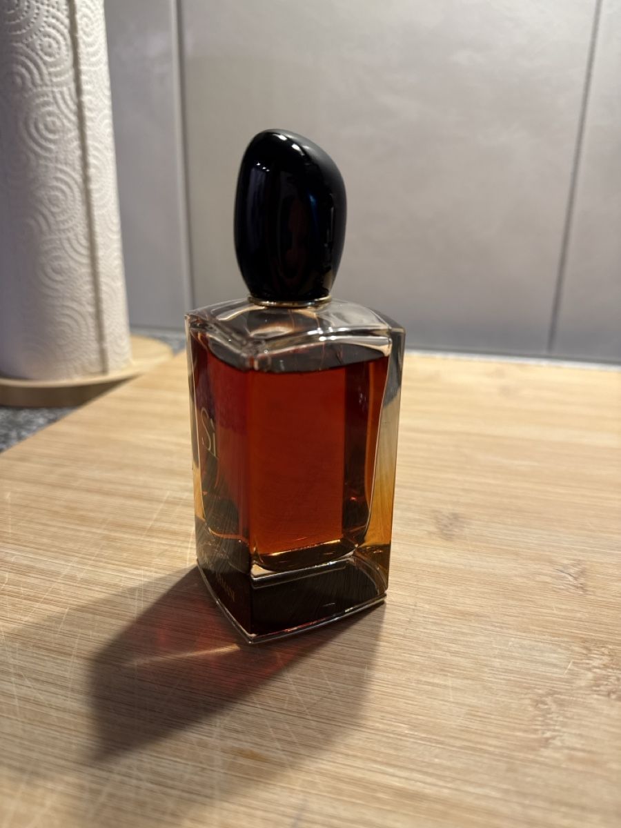 Armani Profumi & Eau de Toilette: Giorgio Armani Si Eau de Parfum 100ml ungebraucht – Usato da Interlaken venduto da Jessicaamacher24 1
