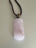 Wunderschöner Jade-Anhänger