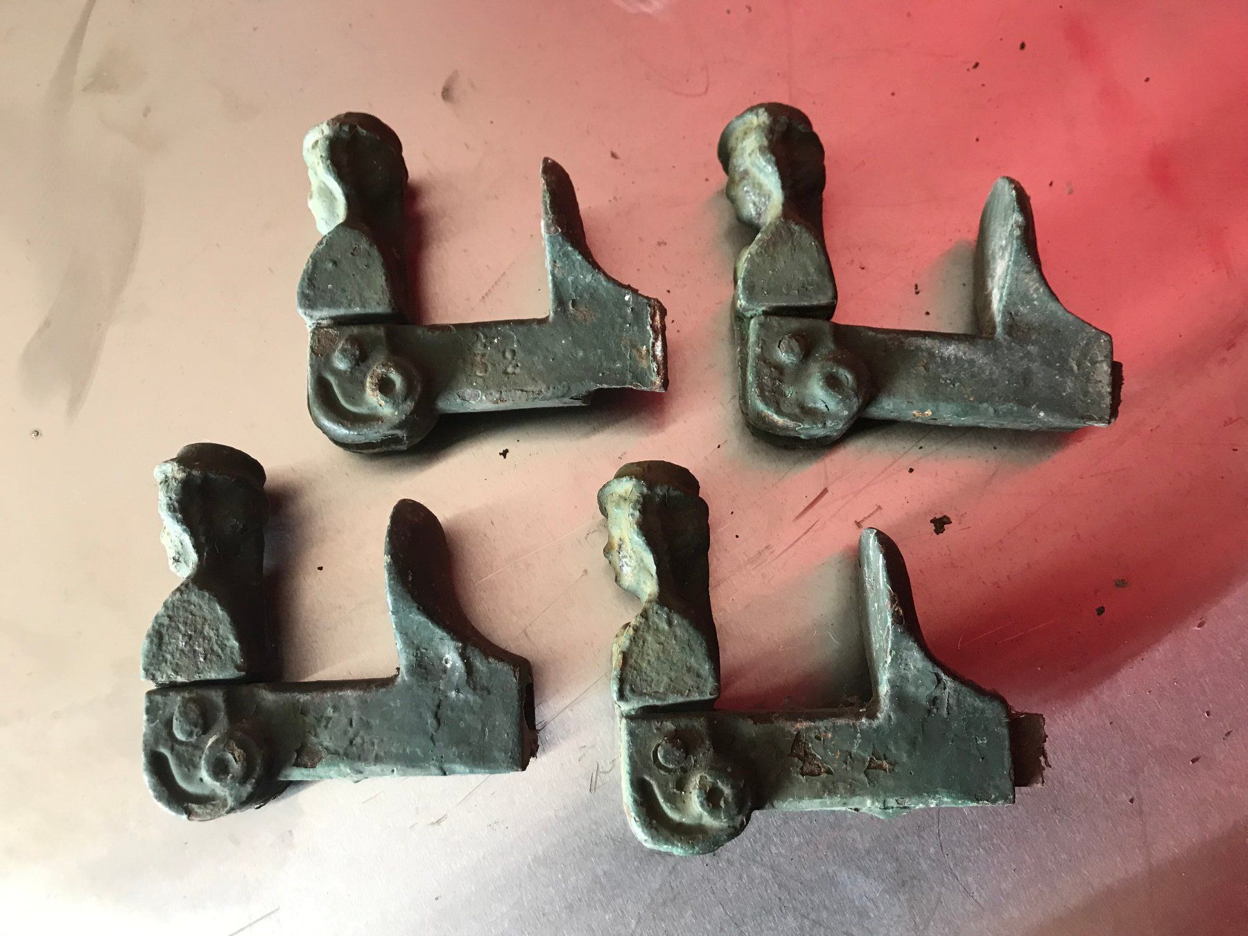 Ferramenta: Fensterladenhalter Jalousienhalter Köpfe vintage E – Usato da Unterkulm venduto da esco 2