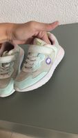 Sportschuhe Gr. 28