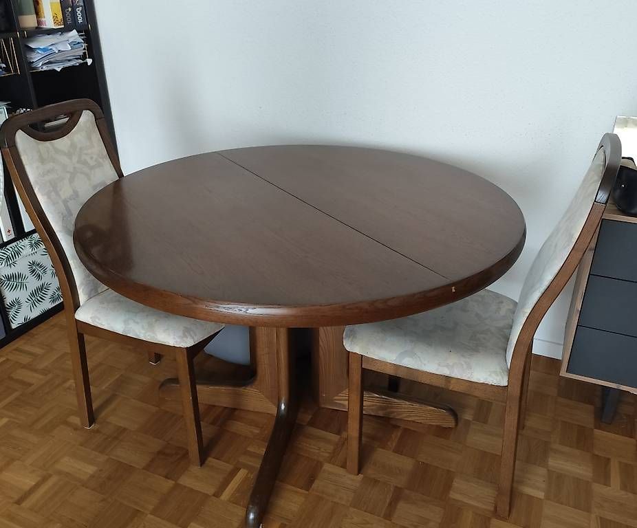 Tables: Girsberger Tisch mit 4 Stühle – D'occasion à Triengen par sarahzq