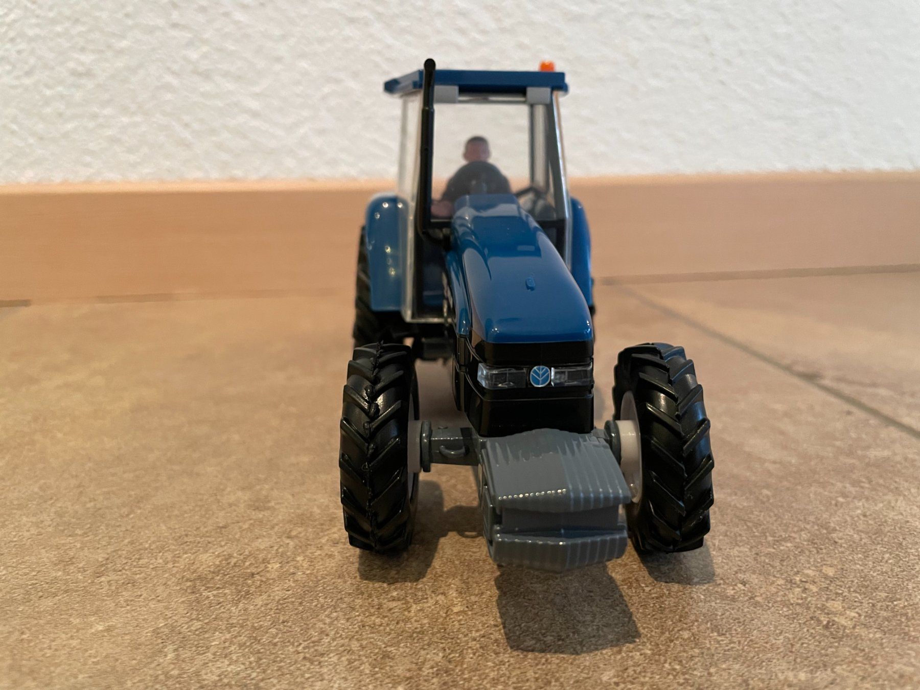 Ford Traktoren: Britains New Holland / Ford 8560 – Neu und originalverpackt aus Kreuzlingen von Stefan1150 2