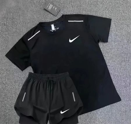 Nike Sportset T-Shirt und Shorts schwarz neu mit Etikett