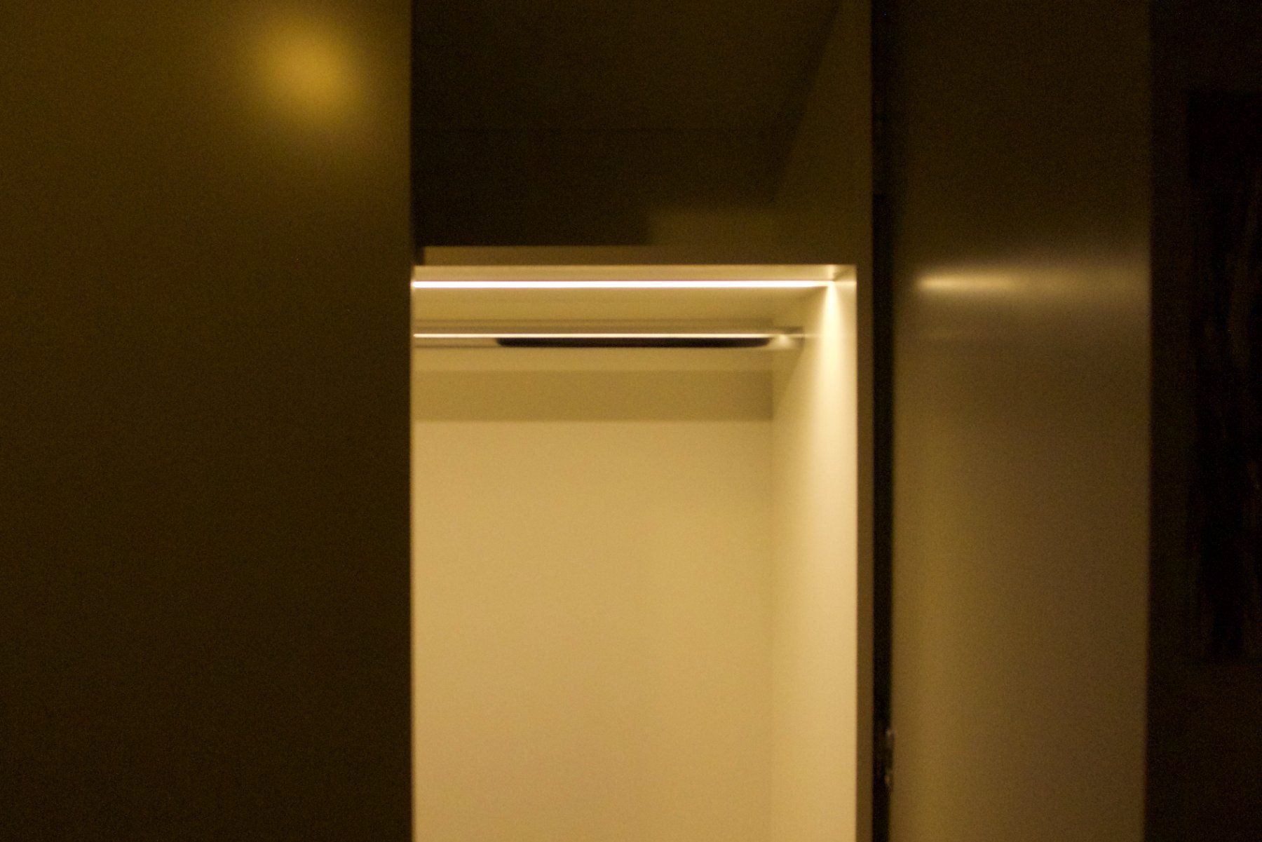 Armadi: Big Modern Closet – Difettoso da Zürich venduto da ski_jw95 6