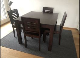 Eleganter Esstisch, Massivholz, Dunkelbraun mit 4 Stühlen