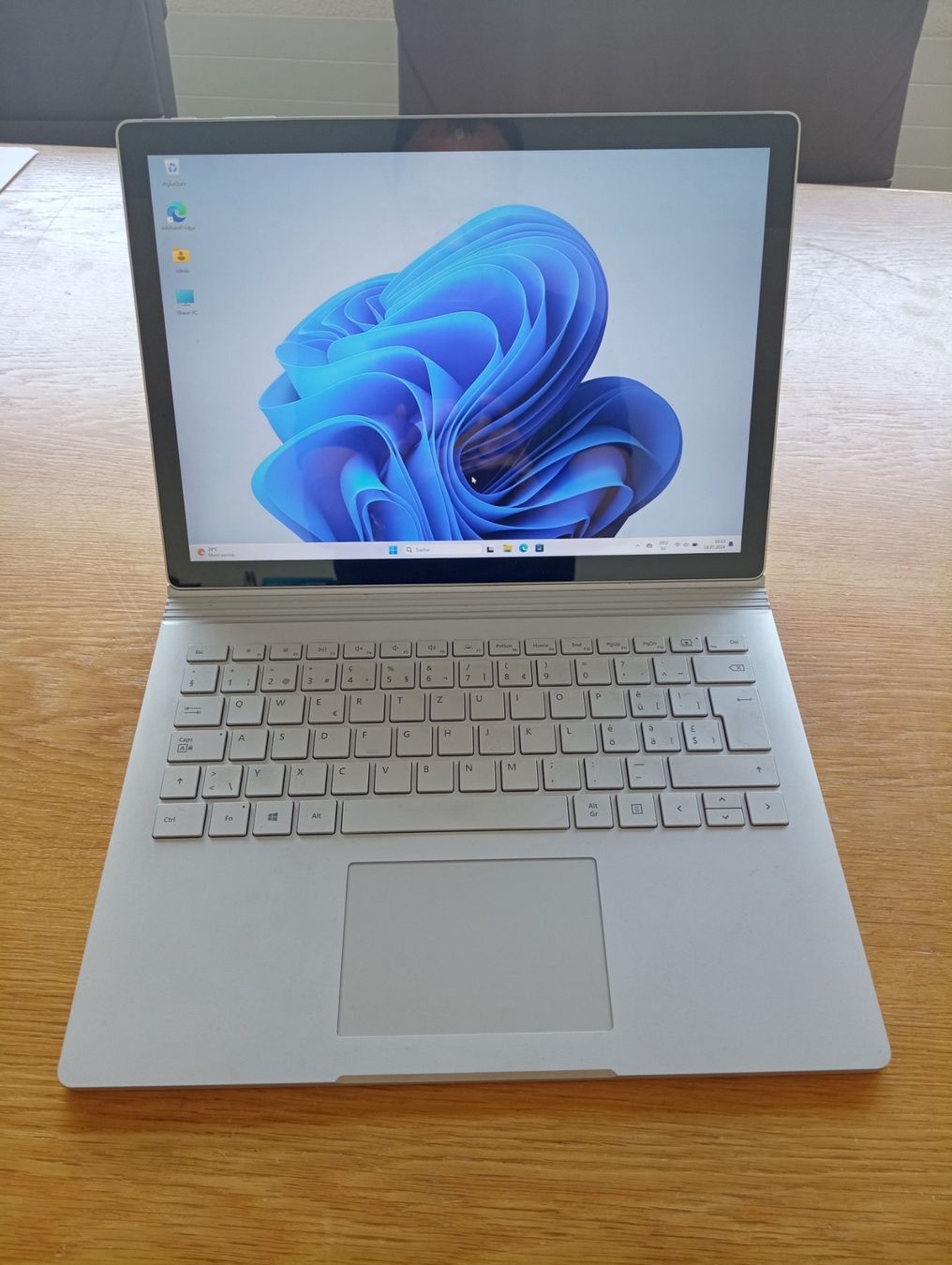 Microsoft Notebooks: Microsoft Surface Book 2, 13.5", i7, nVidia – Gebraucht aus Zuzwil SG von  3