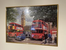 Gerahmtes Puzzle mit London Busse + Big Ben Sujet