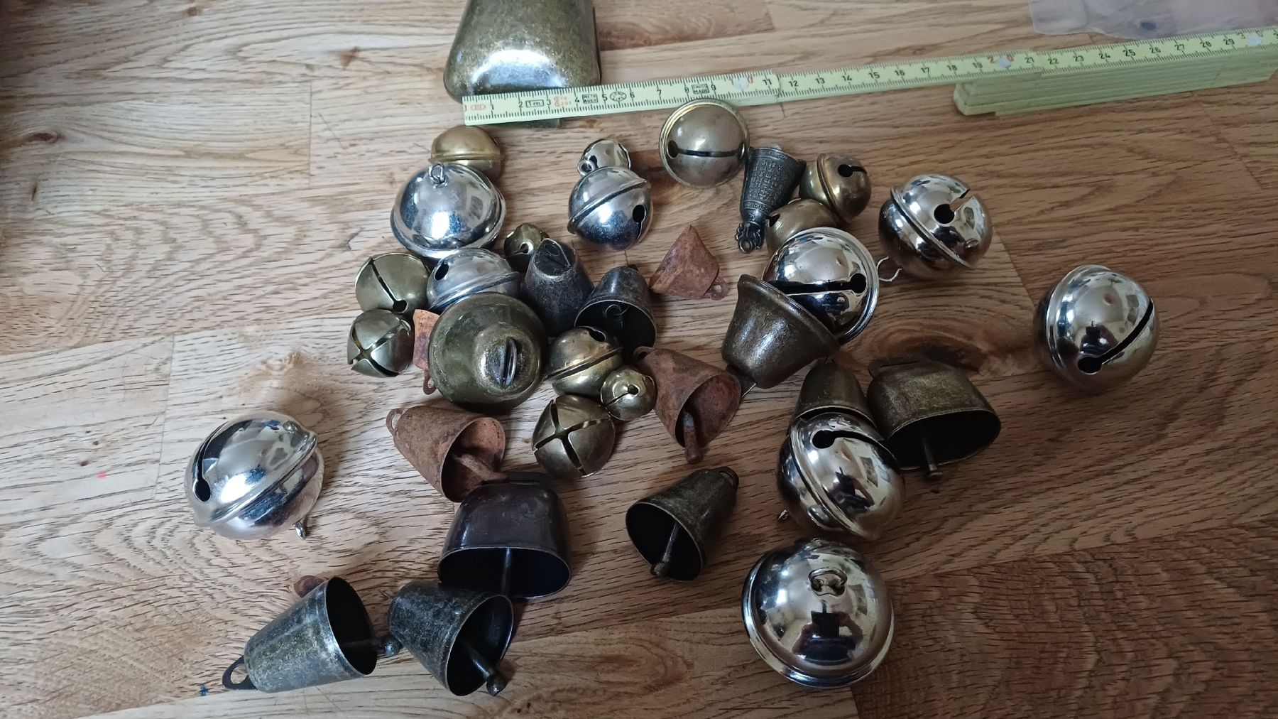 Campanacci mucche: 36 Verschiedene Glöckli – Usato da Flawil venduto da Naphtali