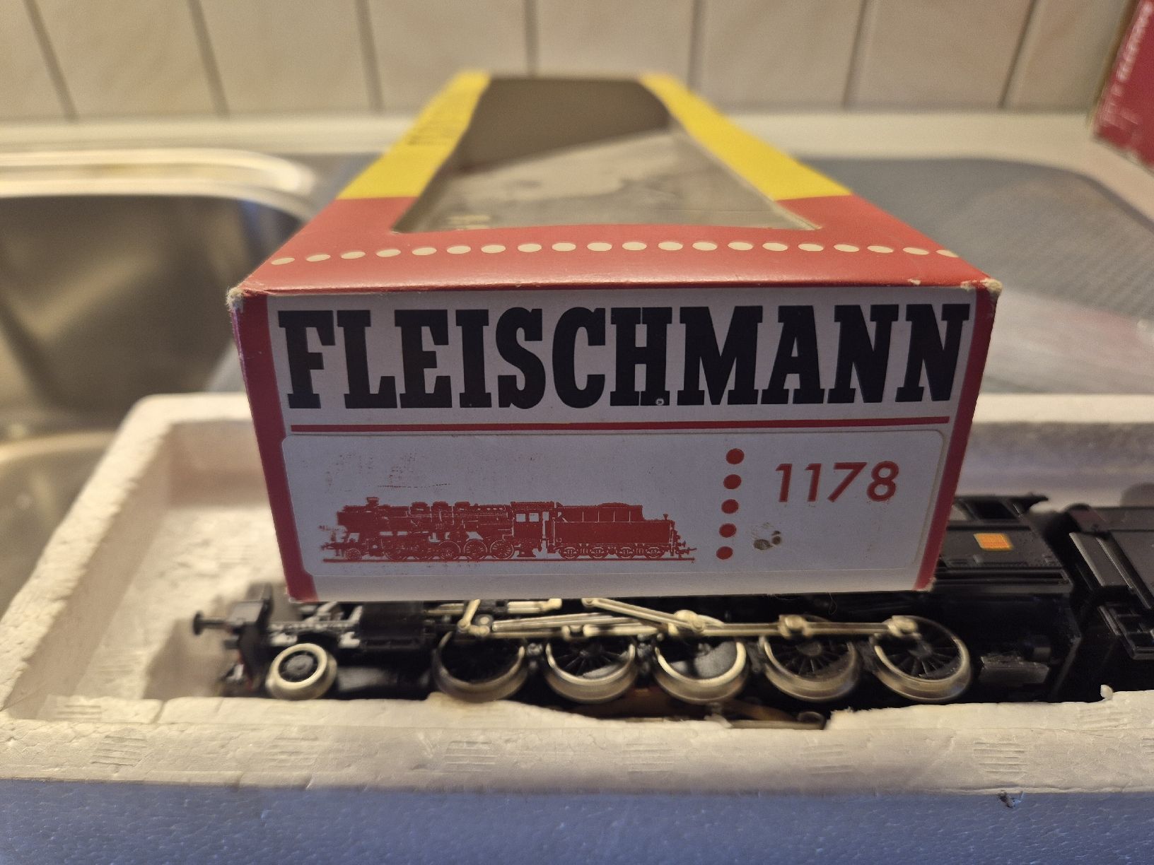 Fleischmann Modellini di ferrovie: Fleischmann Lok – Usato da Wattenwil venduto da hps_z6w9 2