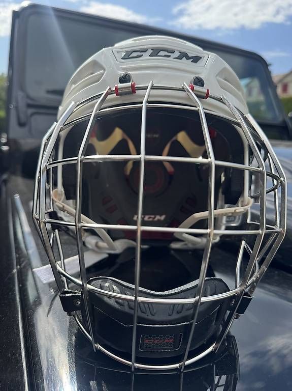 Helme: Eishockey Helm Erwachsene Grösse L – Gebraucht aus Muri b. Bern von MVW 2