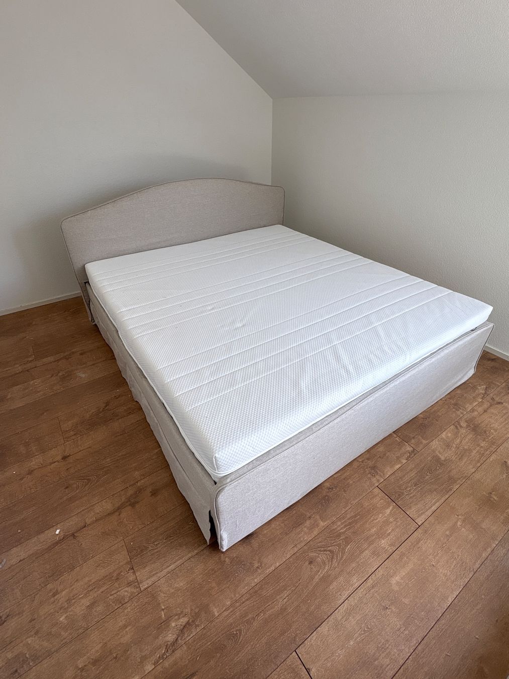 Ikea Letti: Ikea Bett 200x180 neuwertig – Usato da Kilchberg ZH venduto da bau_x7vy