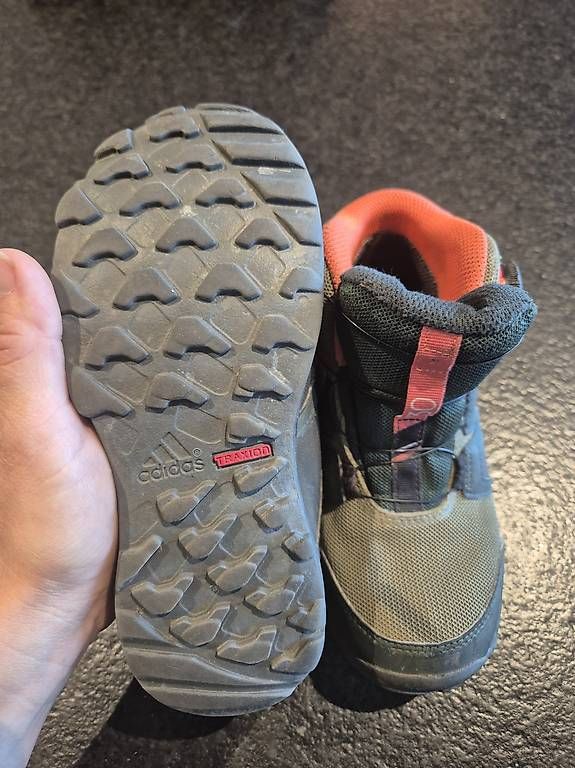 Adidas Chaussures garçon: Adidas Terrex Wanderschuh Gr. 30 – D'occasion à Zäziwil par Fluh8 2