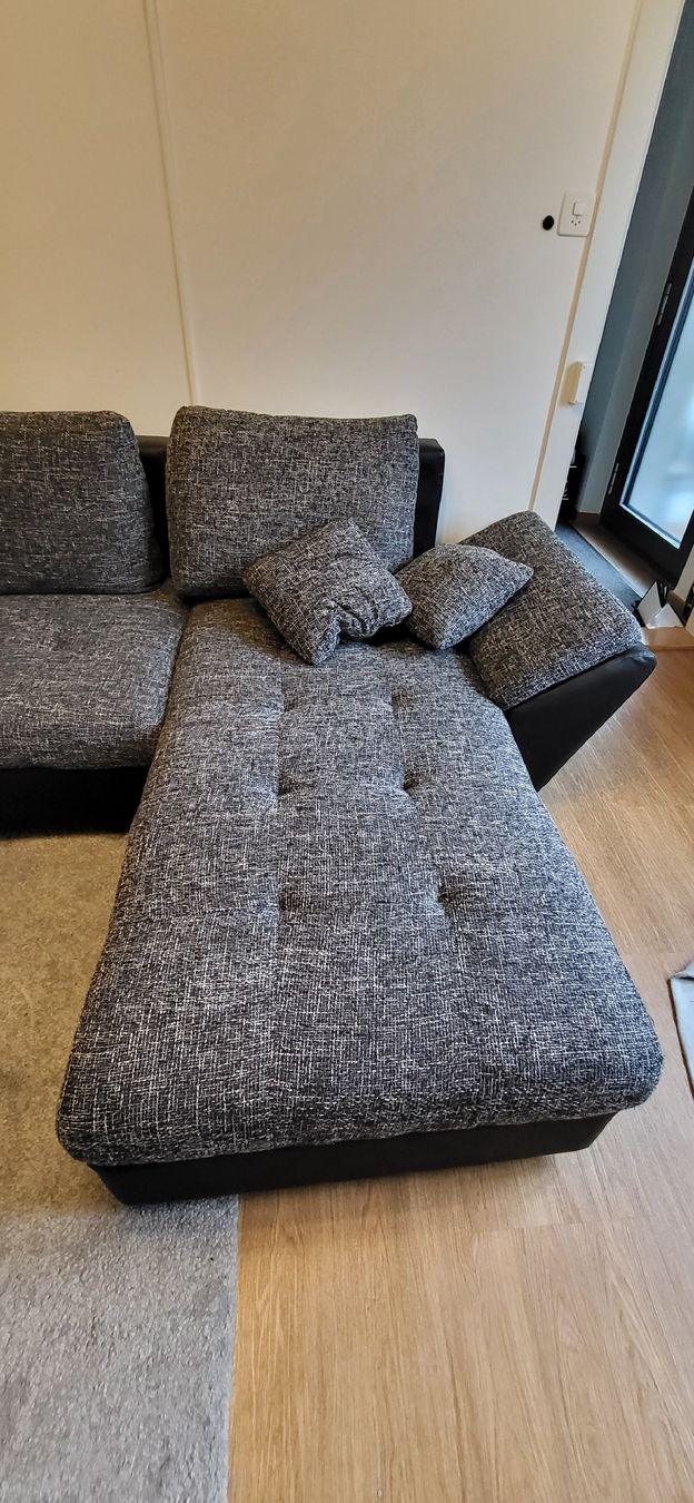 Divani: Ecksofa mit Schlaffunktion CAESAR links/rechts schwarz – Usato da Niederurnen venduto da mul_2zhc 1