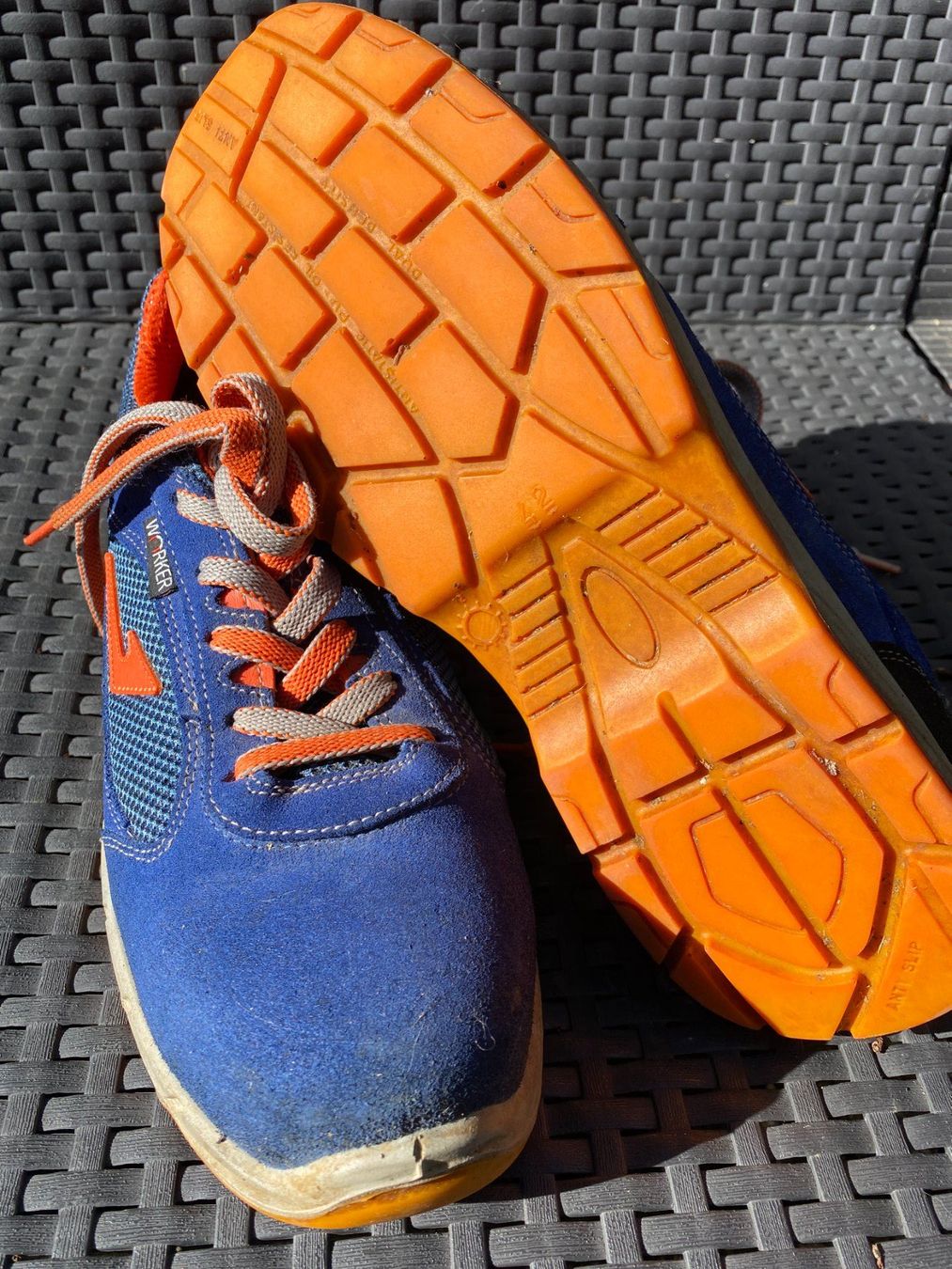 Scarpe da uomo: Chaussures de sécurité Worker Linux bleu orange S1P - T42 – Usato da Court venduto da Nolia 1