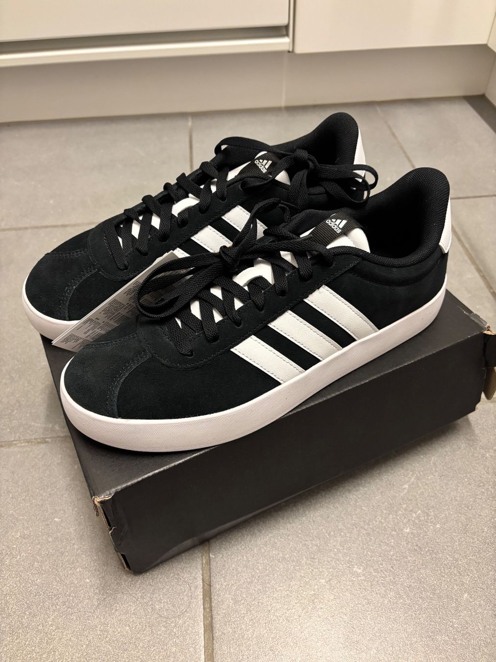 Adidas Herrenschuhe: Adidas Sneakers – Neu und originalverpackt aus Zürich von mc_mike77